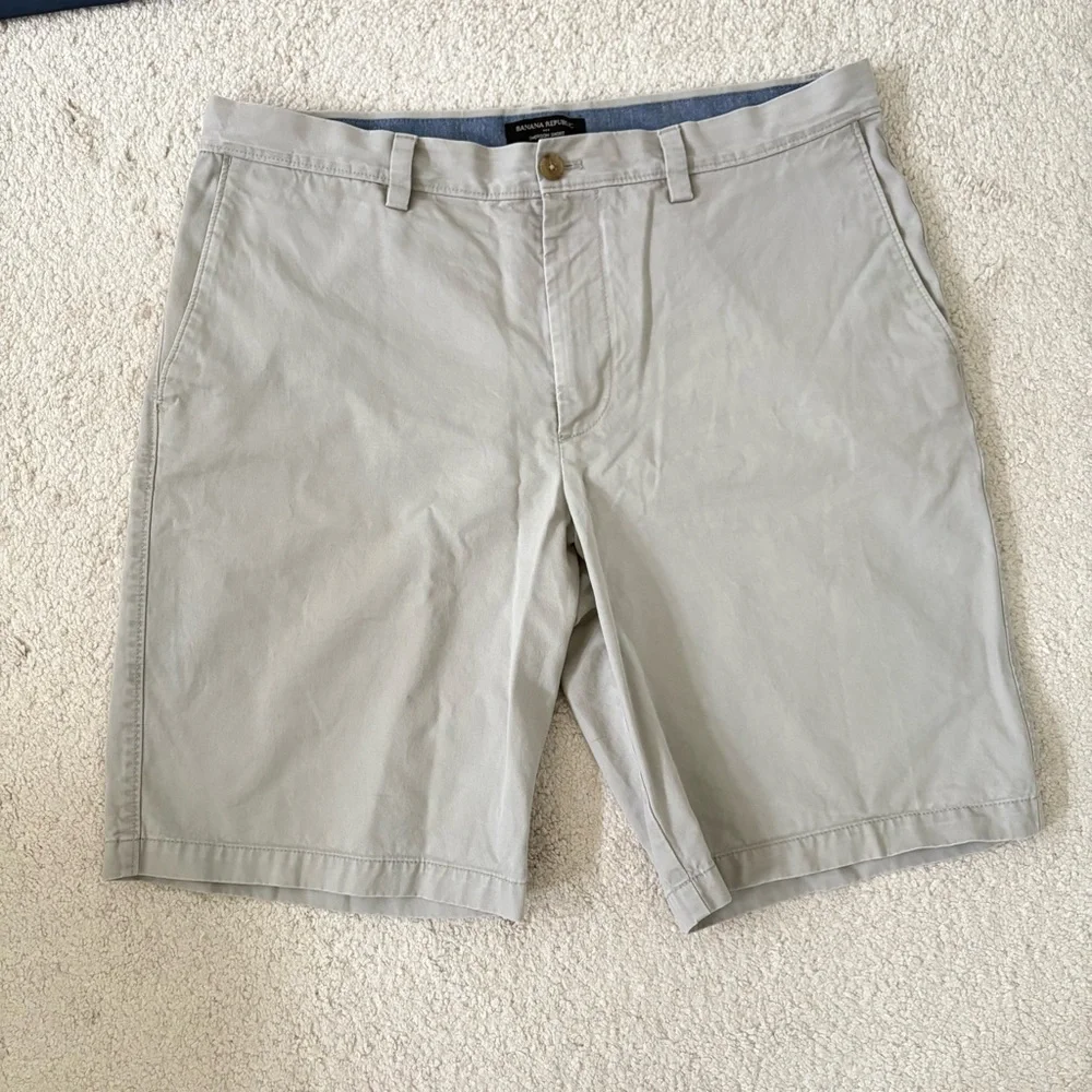 Banana Republic Men's Emerson Stone Gray Flat Front Shorts